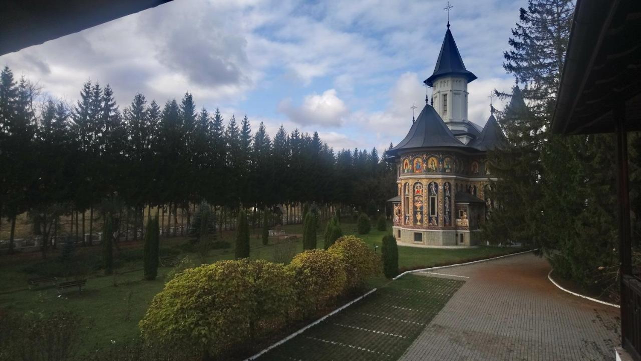 Maison d'hôtes Casa "Ierusalim-Hozeva-Hozeva" à Minastirea Neamt Extérieur photo